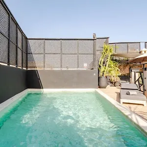 Basidi Piscine Chauffee Sur Le Toit De La Medina Gasthof