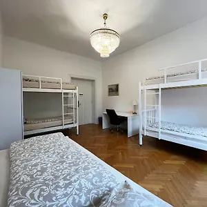  Hostel Miklosiceva Slovenië